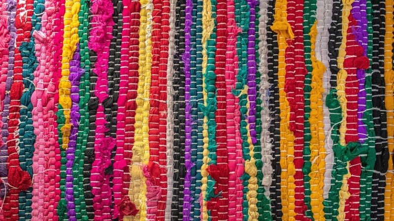 Ručne tkané koberce – štýlový doplnok do interiéru s tradičným nádychom